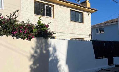 Vendo Casa  gran Ubicación!!!!! Sector Los Castaños 4 Norte 3D/2B condominio.