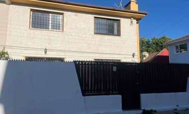 Vendo Casa  gran Ubicación!!!!! Sector Los Castaños 4 Norte 3D/2B condominio.