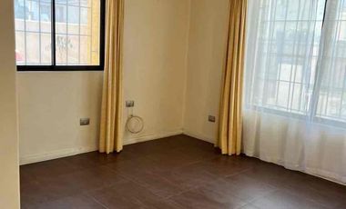 Vendo Casa  gran Ubicación!!!!! Sector Los Castaños 4 Norte 3D/2B condominio.