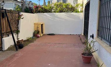 Vendo Casa  gran Ubicación!!!!! Sector Los Castaños 4 Norte 3D/2B condominio.