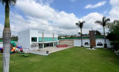 ESTA CASA LO TIENE TODO, UBICADA EN LOMAS DE COCOYOC