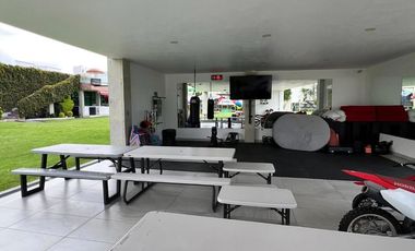 ESTA CASA LO TIENE TODO, UBICADA EN LOMAS DE COCOYOC