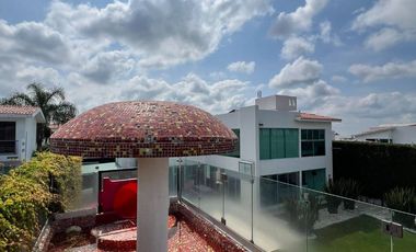 ESTA CASA LO TIENE TODO, UBICADA EN LOMAS DE COCOYOC