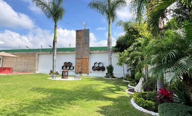 ESTA CASA LO TIENE TODO, UBICADA EN LOMAS DE COCOYOC