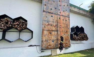 ESTA CASA LO TIENE TODO, UBICADA EN LOMAS DE COCOYOC