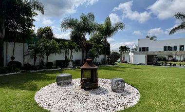 ESTA CASA LO TIENE TODO, UBICADA EN LOMAS DE COCOYOC