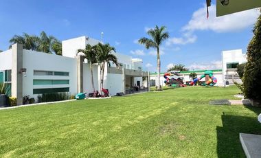 ESTA CASA LO TIENE TODO, UBICADA EN LOMAS DE COCOYOC