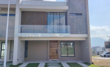 CASA EN VENTA EN SENDEROS DE MONTEVERDE 109 MD FOGO COTO 6A