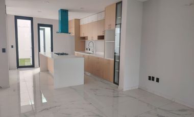 CASA EN VENTA EN SENDEROS DE MONTEVERDE 109 MD FOGO COTO 6A