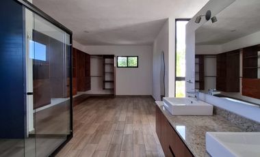 CASA EN VENTA EN CAMPO DE GOLF PROVINCIA MERIDA DISEÑO INNOVADOR