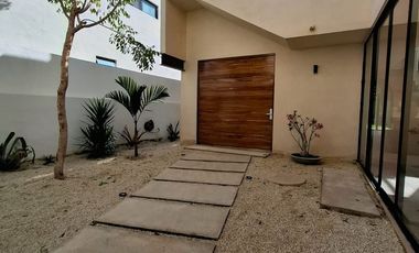 CASA EN VENTA EN CAMPO DE GOLF PROVINCIA MERIDA DISEÑO INNOVADOR
