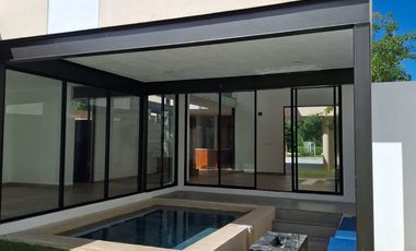 CASA EN VENTA EN CAMPO DE GOLF PROVINCIA MERIDA DISEÑO INNOVADOR