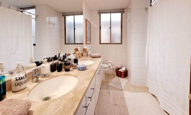 Gran casa Mediterránea 6D5B en Condominio San Carlos de Apoquindo, cercano a Colegios, Universidades, Clínicas, Comercio, Paseo Los Domínicos, Conecti