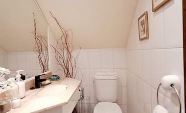 Gran casa Mediterránea 6D5B en Condominio San Carlos de Apoquindo, cercano a Colegios, Universidades, Clínicas, Comercio, Paseo Los Domínicos, Conecti