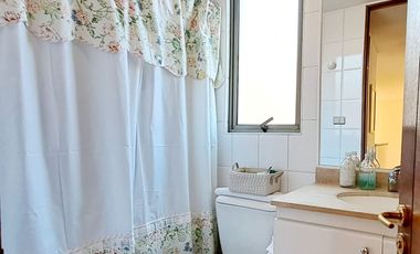 Gran casa Mediterránea 6D5B en Condominio San Carlos de Apoquindo, cercano a Colegios, Universidades, Clínicas, Comercio, Paseo Los Domínicos, Conecti