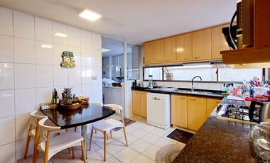 Gran casa Mediterránea 6D5B en Condominio San Carlos de Apoquindo, cercano a Colegios, Universidades, Clínicas, Comercio, Paseo Los Domínicos, Conecti