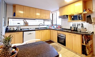 Gran casa Mediterránea 6D5B en Condominio San Carlos de Apoquindo, cercano a Colegios, Universidades, Clínicas, Comercio, Paseo Los Domínicos, Conecti