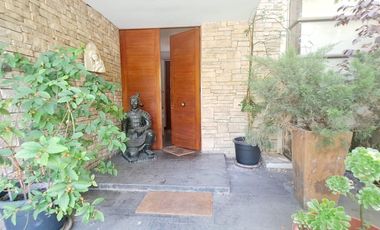 Gran casa Mediterránea 6D5B en Condominio San Carlos de Apoquindo, cercano a Colegios, Universidades, Clínicas, Comercio, Paseo Los Domínicos, Conecti