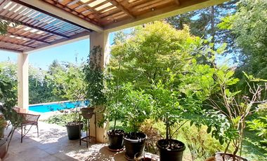 Gran casa Mediterránea 6D5B en Condominio San Carlos de Apoquindo, cercano a Colegios, Universidades, Clínicas, Comercio, Paseo Los Domínicos, Conecti