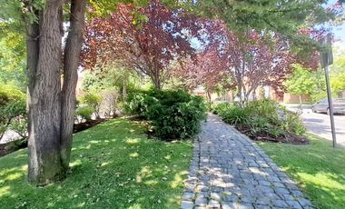 Gran casa Mediterránea 6D5B en Condominio San Carlos de Apoquindo, cercano a Colegios, Universidades, Clínicas, Comercio, Paseo Los Domínicos, Conecti