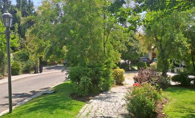 Gran casa Mediterránea 6D5B en Condominio San Carlos de Apoquindo, cercano a Colegios, Universidades, Clínicas, Comercio, Paseo Los Domínicos, Conecti