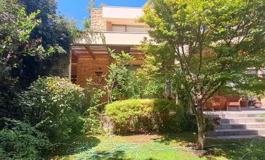 Gran casa Mediterránea 6D5B en Condominio San Carlos de Apoquindo, cercano a Colegios, Universidades, Clínicas, Comercio, Paseo Los Domínicos, Conecti