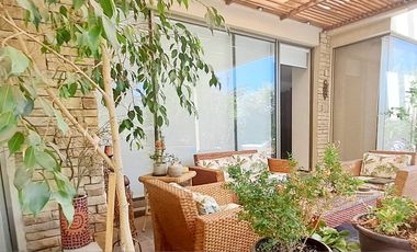 Gran casa Mediterránea 6D5B en Condominio San Carlos de Apoquindo, cercano a Colegios, Universidades, Clínicas, Comercio, Paseo Los Domínicos, Conecti