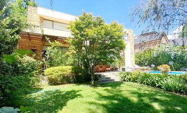 Gran casa Mediterránea 6D5B en Condominio San Carlos de Apoquindo, cercano a Colegios, Universidades, Clínicas, Comercio, Paseo Los Domínicos, Conecti