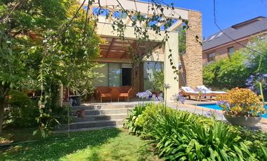 Gran casa Mediterránea 6D5B en Condominio San Carlos de Apoquindo, cercano a Colegios, Universidades, Clínicas, Comercio, Paseo Los Domínicos, Conecti