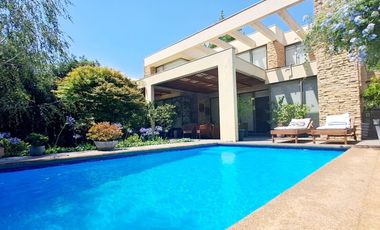 Gran casa Mediterránea 6D5B en Condominio San Carlos de Apoquindo, cercano a Colegios, Universidades, Clínicas, Comercio, Paseo Los Domínicos, Conecti