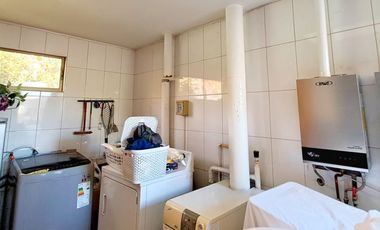 Gran casa Mediterránea 6D5B en Condominio San Carlos de Apoquindo, cercano a Colegios, Universidades, Clínicas, Comercio, Paseo Los Domínicos, Conecti