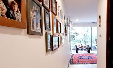 Gran casa Mediterránea 6D5B en Condominio San Carlos de Apoquindo, cercano a Colegios, Universidades, Clínicas, Comercio, Paseo Los Domínicos, Conecti