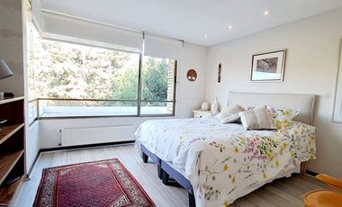 Gran casa Mediterránea 6D5B en Condominio San Carlos de Apoquindo, cercano a Colegios, Universidades, Clínicas, Comercio, Paseo Los Domínicos, Conecti