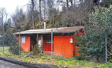 Cabaña en Via del Huichatio, sector Playa Linda, Camino Villarrica -Pucón