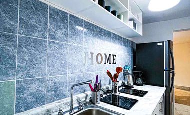 Habitación amueblada con baño independiente con servicios. Centrica.