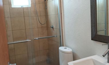 Hermoso, departamento en venta Fraccionamiento privado Bosques Tres Marías Morelia, planta baja con jardín excedente.
