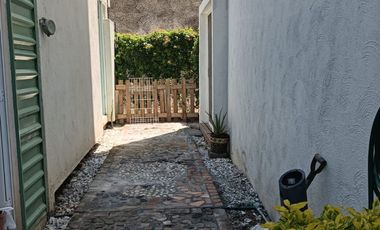 Hermoso, departamento en venta Fraccionamiento privado Bosques Tres Marías Morelia, planta baja con jardín excedente.