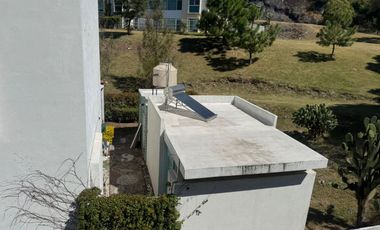 Hermoso, departamento en venta Fraccionamiento privado Bosques Tres Marías Morelia, planta baja con jardín excedente.