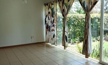 Hermoso, departamento en venta Fraccionamiento privado Bosques Tres Marías Morelia, planta baja con jardín excedente.