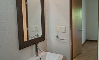 Hermoso, departamento en venta Fraccionamiento privado Bosques Tres Marías Morelia, planta baja con jardín excedente.