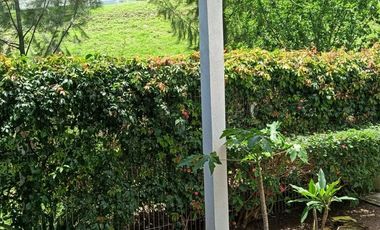 Hermoso, departamento en venta Fraccionamiento privado Bosques Tres Marías Morelia, planta baja con jardín excedente.