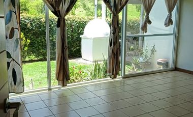 Hermoso, departamento en venta Fraccionamiento privado Bosques Tres Marías Morelia, planta baja con jardín excedente.