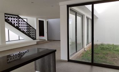 🏠 Casa moderna en renta en El Mayorazgo – 3 recámaras con baño y jardín 🌿