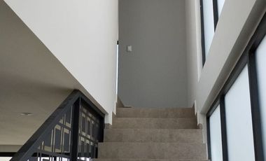 🏠 Casa moderna en renta en El Mayorazgo – 3 recámaras con baño y jardín 🌿