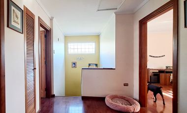 Estupenda casa clásica en venta 6D4B Amapolas entre Bilbao y Pocuro Barrio Las Flores a pasos colegios San Ignacio y San Gabriel, comercio, parques, locomoción