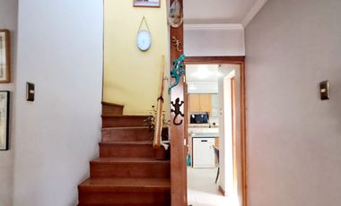 Estupenda casa clásica en venta 6D4B Amapolas entre Bilbao y Pocuro Barrio Las Flores a pasos colegios San Ignacio y San Gabriel, comercio, parques, locomoción