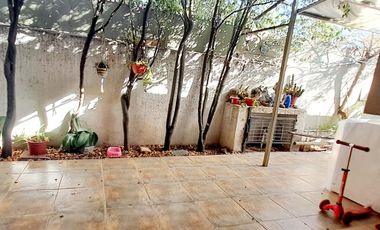 Estupenda casa clásica en venta 6D4B Amapolas entre Bilbao y Pocuro Barrio Las Flores a pasos colegios San Ignacio y San Gabriel, comercio, parques, locomoción