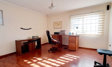 Estupenda casa clásica en venta 6D4B Amapolas entre Bilbao y Pocuro Barrio Las Flores a pasos colegios San Ignacio y San Gabriel, comercio, parques, locomoción