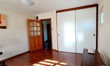 Estupenda casa clásica en venta 6D4B Amapolas entre Bilbao y Pocuro Barrio Las Flores a pasos colegios San Ignacio y San Gabriel, comercio, parques, locomoción