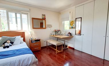 Estupenda casa clásica en venta 6D4B Amapolas entre Bilbao y Pocuro Barrio Las Flores a pasos colegios San Ignacio y San Gabriel, comercio, parques, locomoción